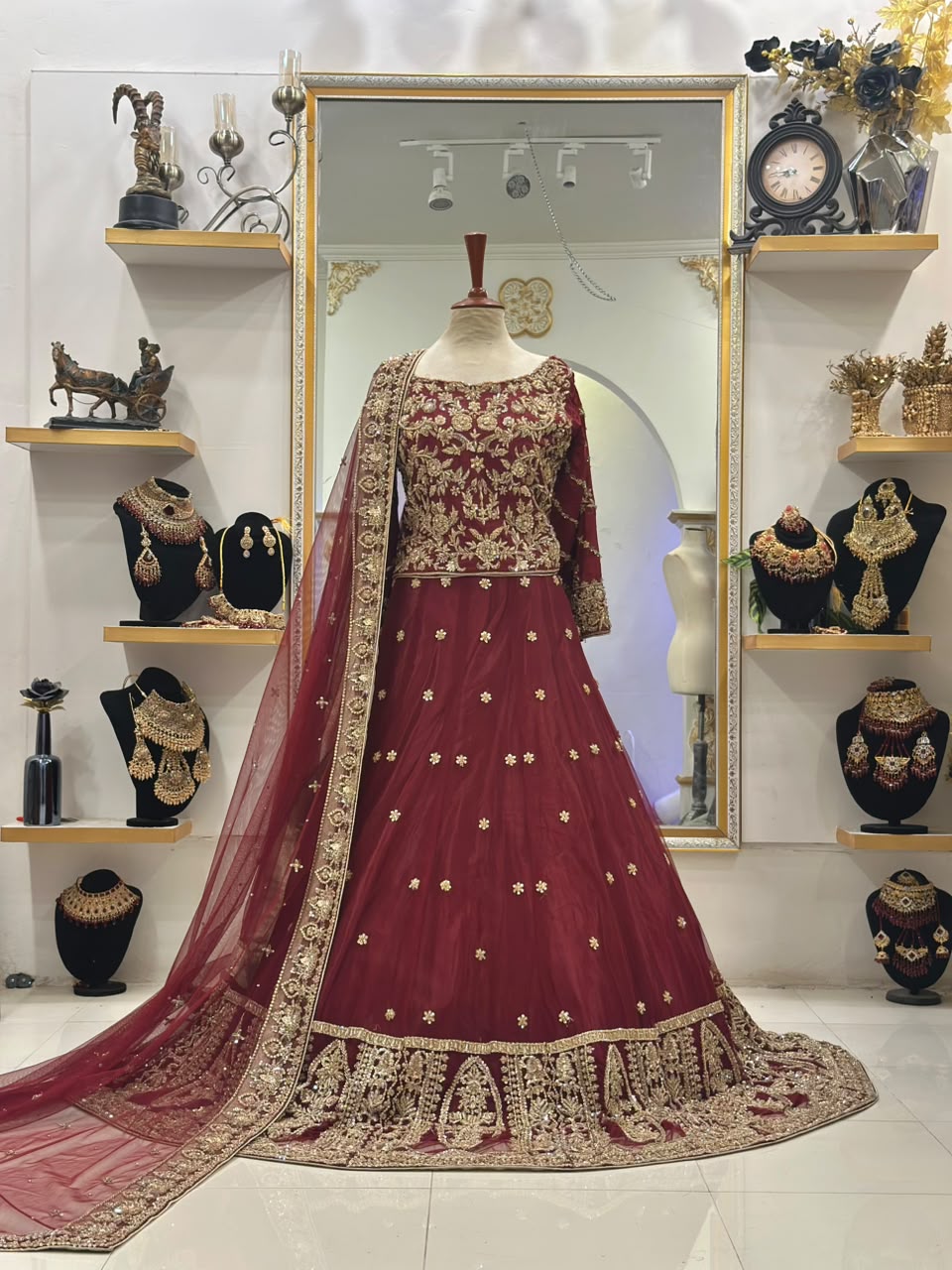 Pakistani Lehenga Choli Dupatta Back Front Same :